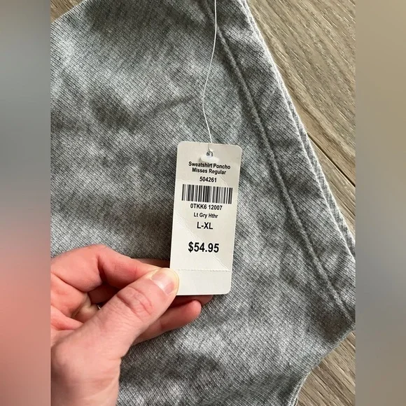 NWT L.L. Bean Women’s Sweatshirt Poncho Light Grey - Size L/XL - Picture 4 of 8